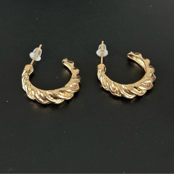 Golden Semi-Hoop Earrings S11, New! - Picture 1 of 4